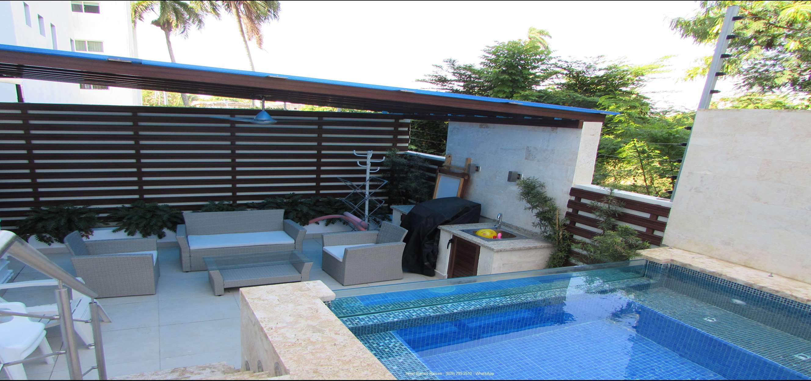 14Patio-Jacuzzi