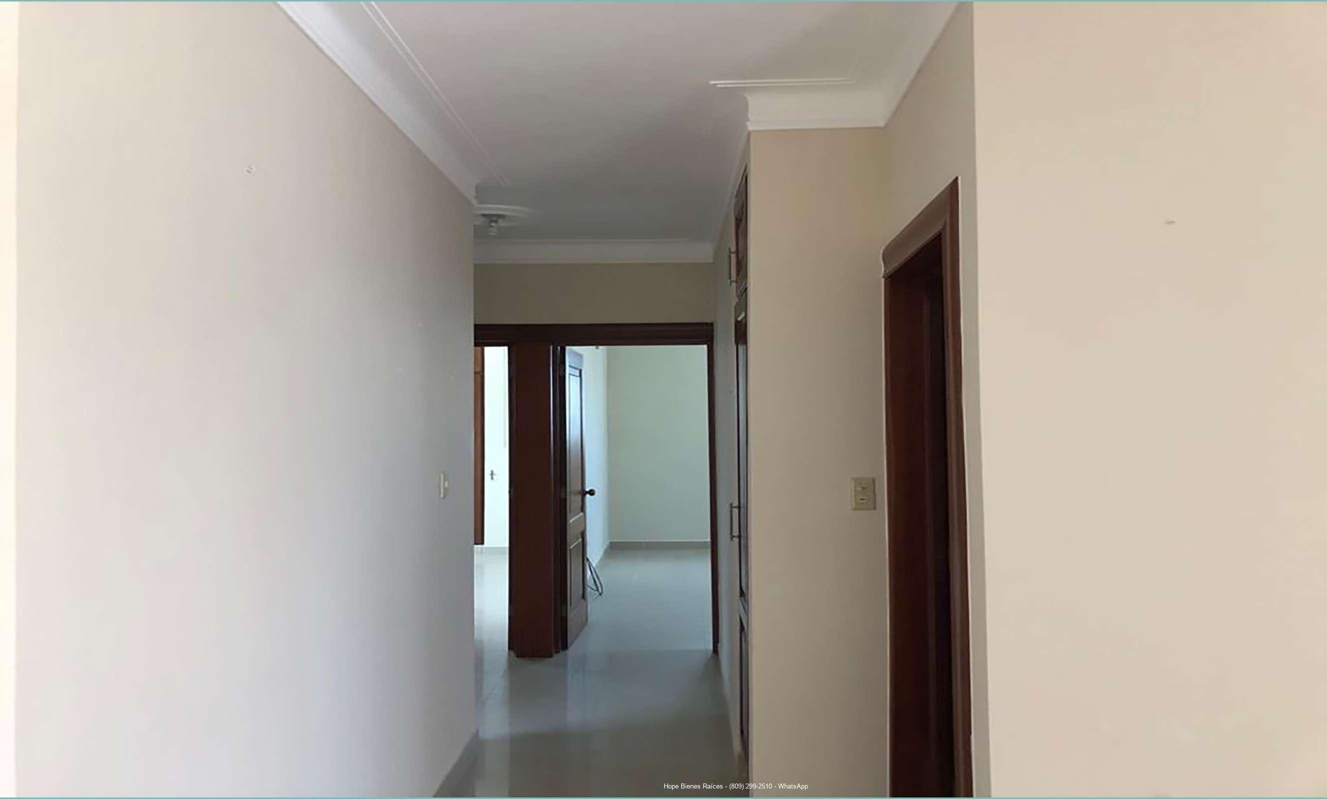 Pasillo a las habitaciones