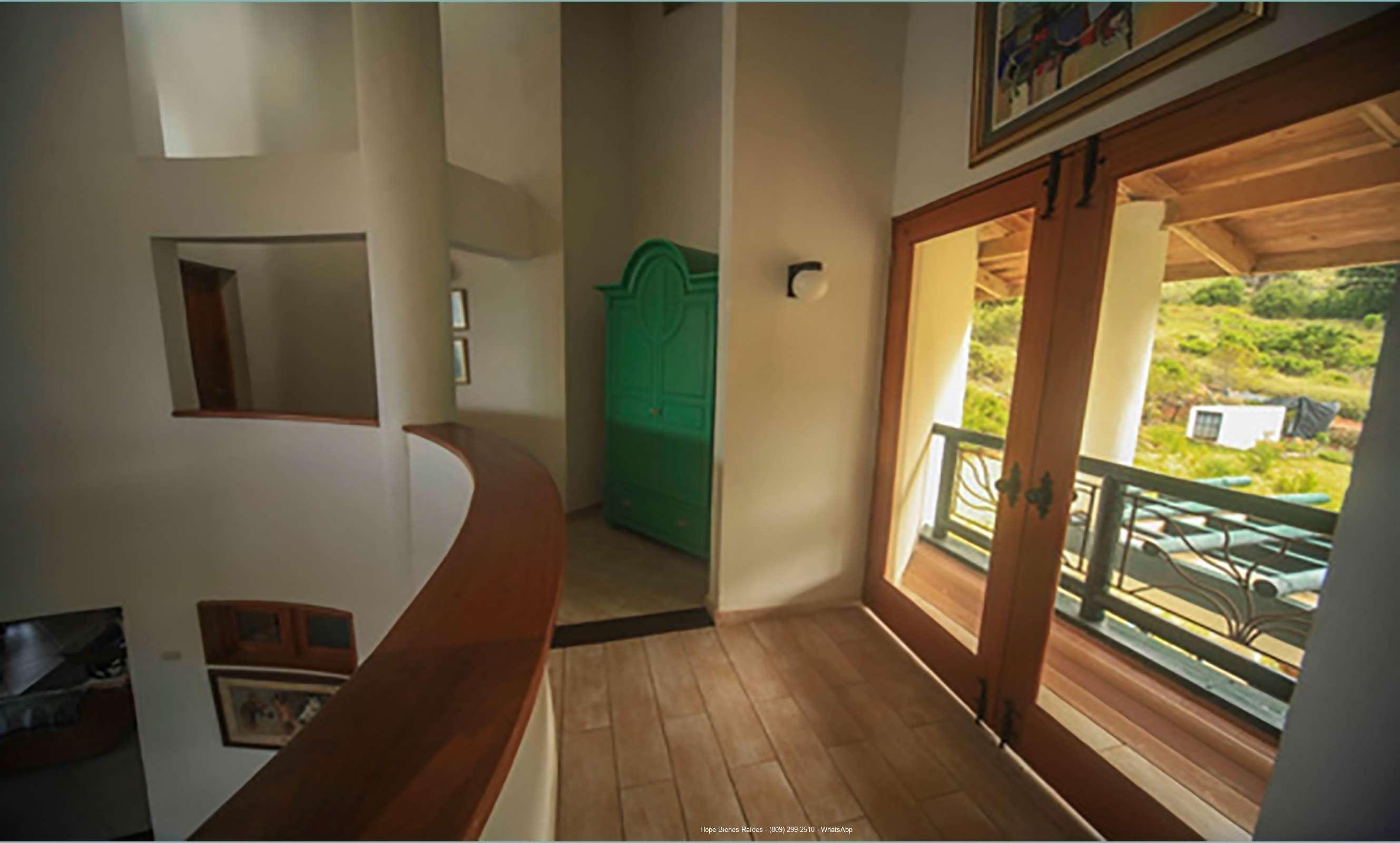 Pasillo a las habitaciones