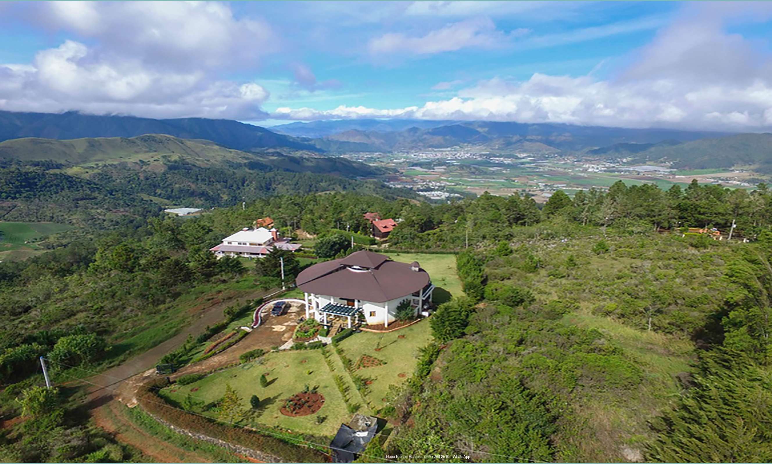 Vista aérea de la Villa y valle