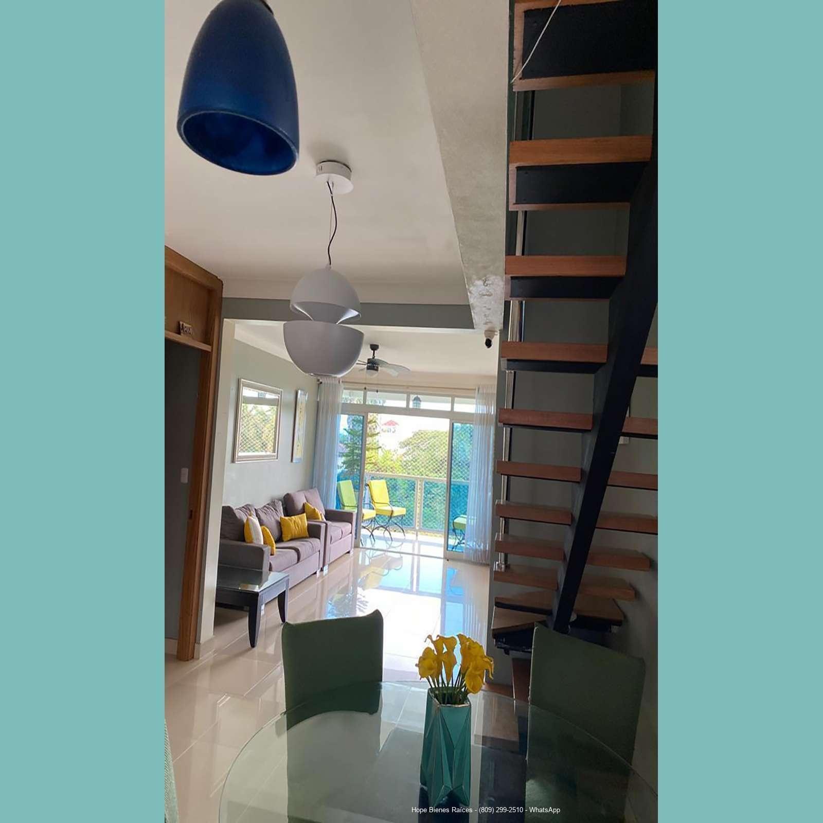 Sala-escalera-balcón