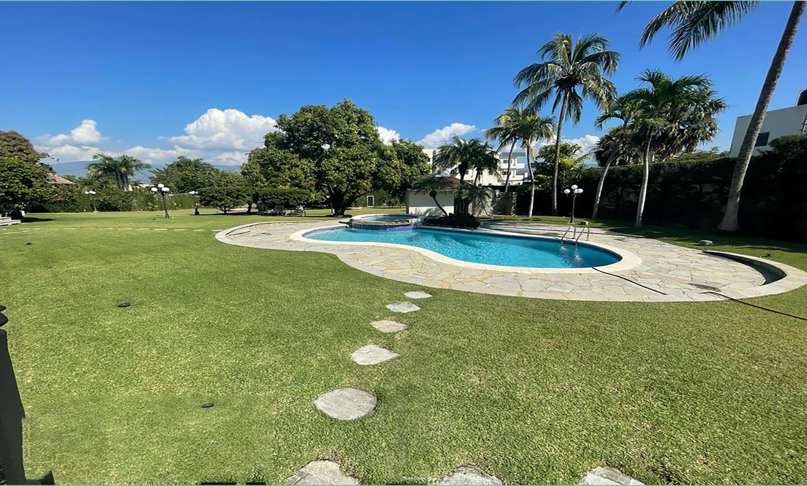 Piscina en 5000 m2 de terreno