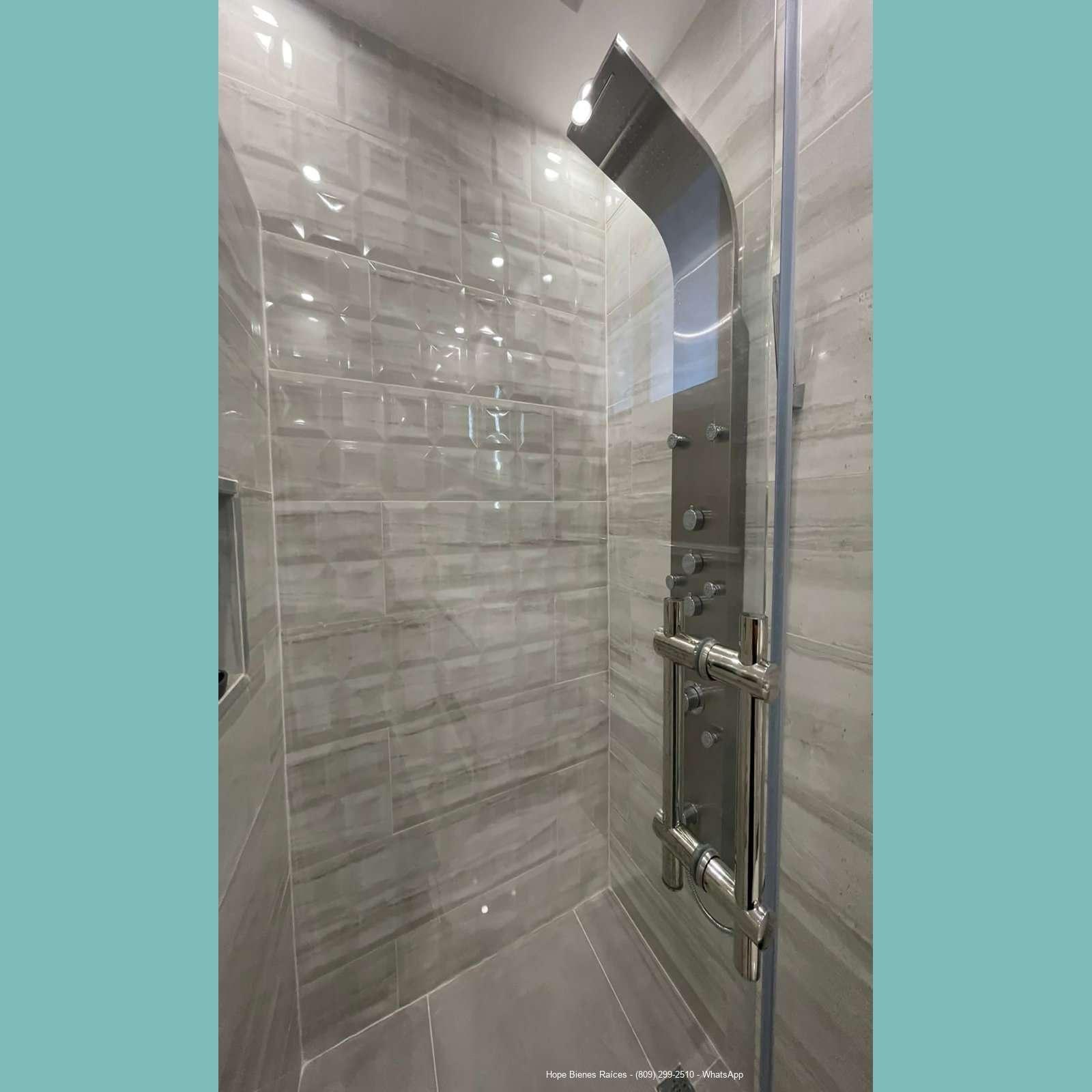 Baño rpincipal ducha múltiple