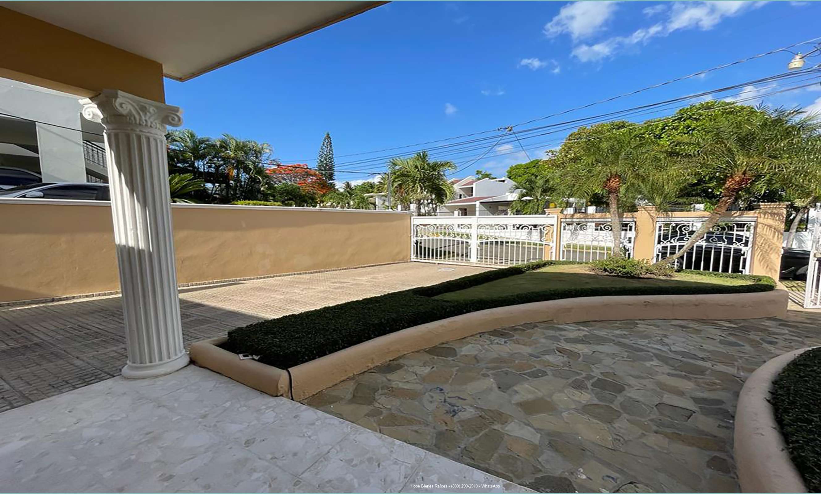 Patio frontal