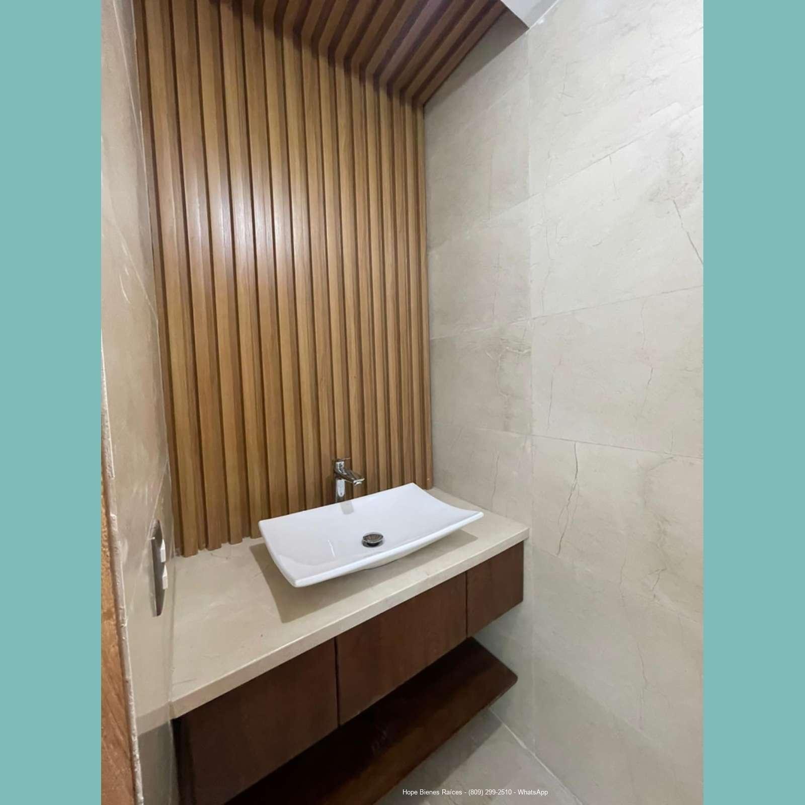 Baño visita