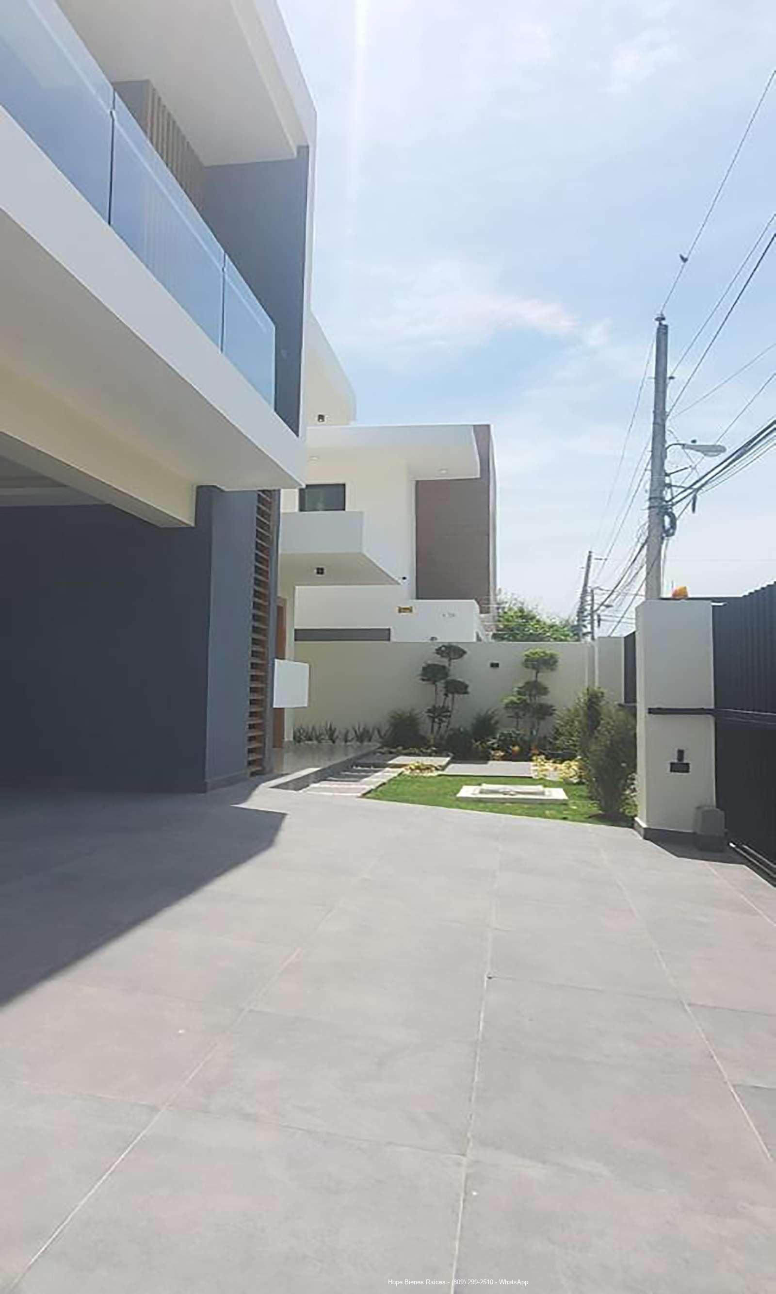 Patio frontal 2