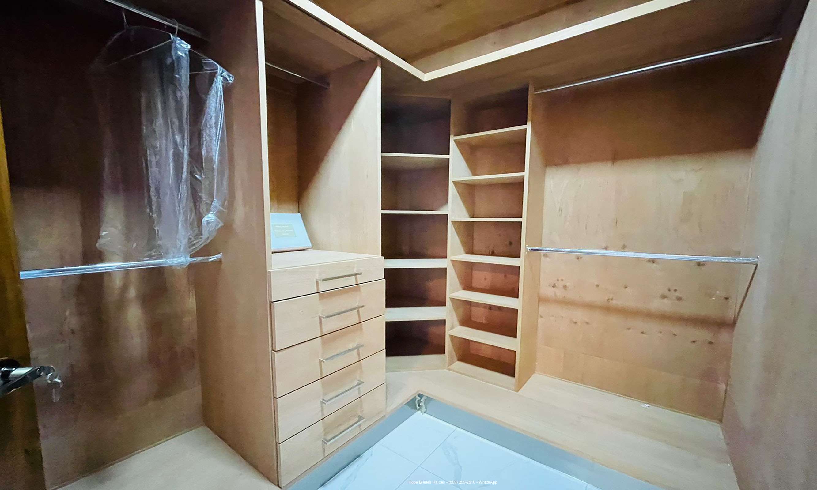 Walking closet forrado en cedro