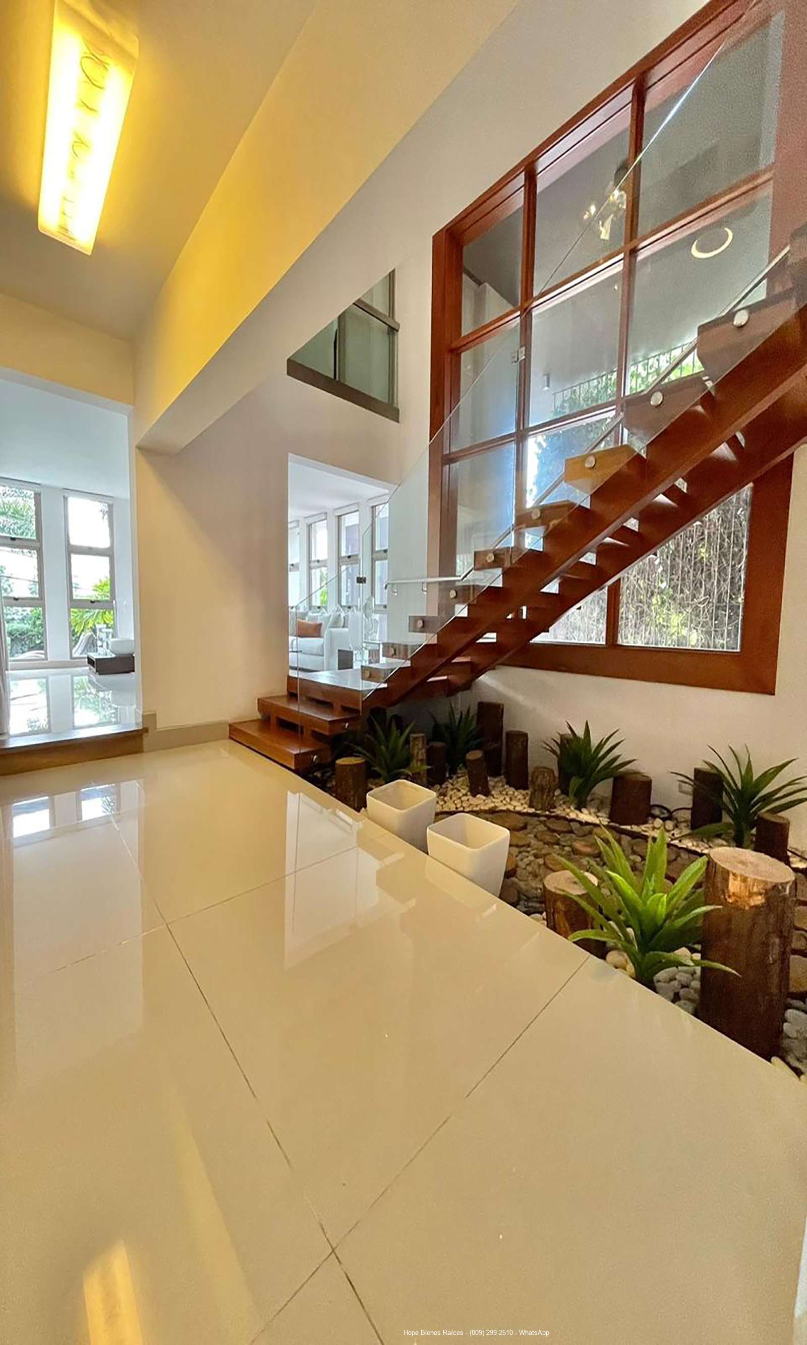 Escalera al 2do nivel