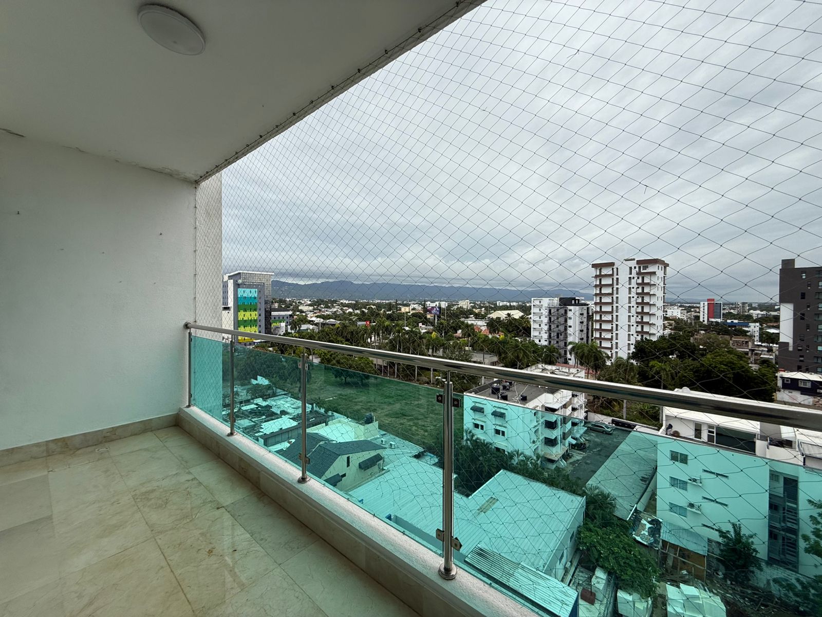 Vendo o Rento Apto de Lujo en Piso Alto